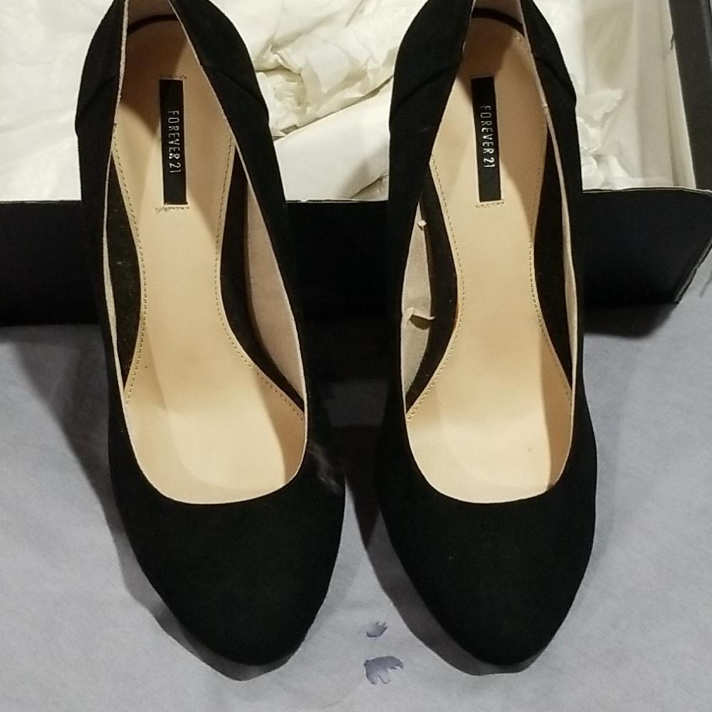 Shoes - Picture 6 of 7